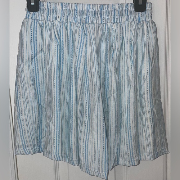 164. Bcbgeneration Striped Shorts - Picture 5 of 9